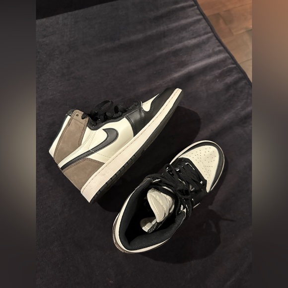 Women’s Jordan 1 Retro High Dark Mocha - Picture 8 of 10